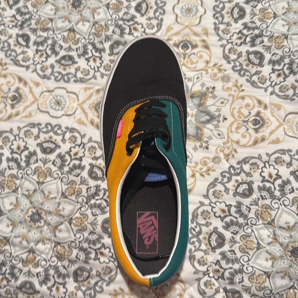 Vans - Picture 5 of 8